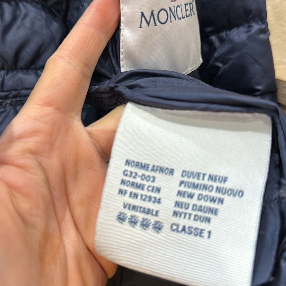 Authentic moncler jacket - Picture 6 of 7